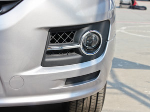 2011款2.0T 7座手动商务版 前雾灯