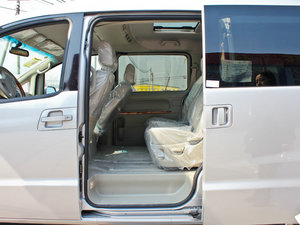 2011款2.0T 7座手动商务版 后排空间