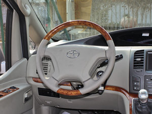 2011款2.0T 7座手动商务版 方向盘