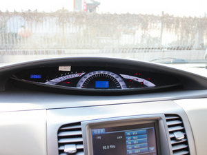 2011款2.0T 7座手动商务版 仪表