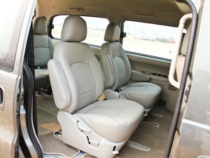 2011款祥和 2.4L 汽油豪华版 后排座椅