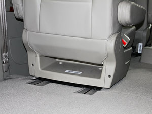 2011款祥和 2.4L 汽油豪华版 空间座椅