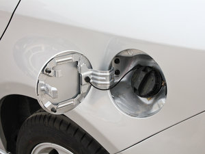 2012款1.8L 自动公务豪华版 油箱盖