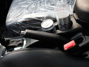 2012款1.8L 自动公务豪华版 驻车制动器