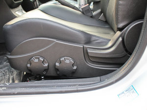 2012款1.8L 自动公务豪华版 空间座椅