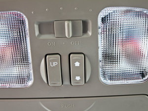 2012款1.8L 自动公务豪华版 空间座椅