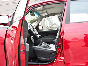 2012款1.8L 手动宜商豪华版 5座 前排空间