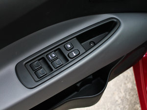 2012款1.8L 手动宜商豪华版 5座 主驾车窗控制区	