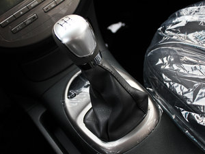 2012款1.8L 手动宜商豪华版 5座 换挡杆