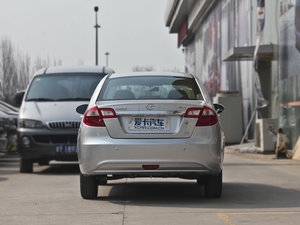 2012款1.3L 手动豪华版 正后	