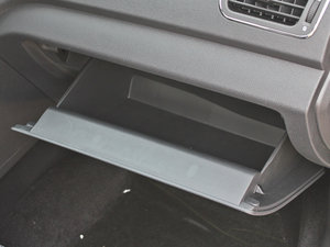 2012款1.3L 手动豪华版 手套箱