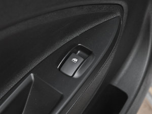 2012款1.3L 手动豪华版 中控区