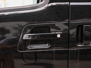 2012款1.9T 7座手动商务版 主驾门拉手