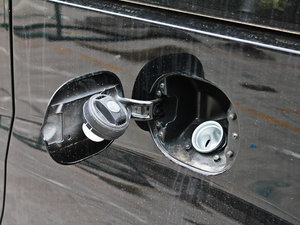 2012款1.9T 7座手动商务版 油箱盖