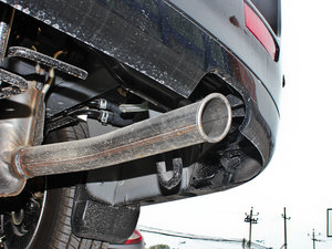 2012款1.9T 7座手动商务版 排气管