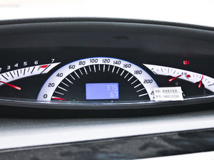 2012款1.9T 7座手动商务版 中控区