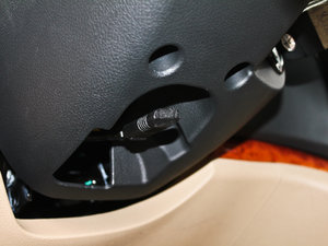 2012款1.9T 7座手动商务版 中控区