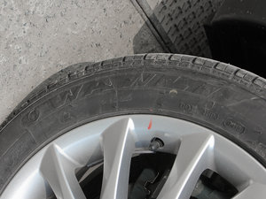 2013款1.8L 手动豪华智能型 5座 轮胎品牌