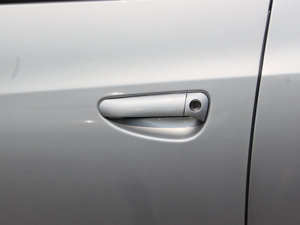 2013款1.8L 手动豪华智能型 5座 主驾门拉手