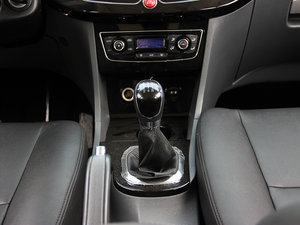 2013款1.8L 手动豪华型 5座 中控区