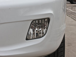 2013款2.0L 两驱进取版 前雾灯