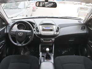 2013款2.0L 两驱进取版 内饰全景