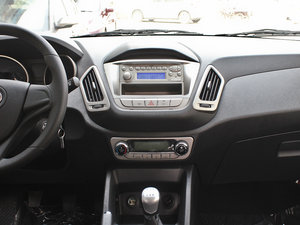 2013款2.0L 两驱进取版 中控台