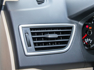 2013款1.5L 手动豪华版 中控区