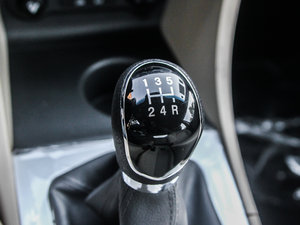 2013款1.5L 手动豪华版 中控区
