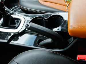 2013款1.8T 手动尊享版 驻车制动器
