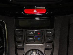 2014款2.0T 手动商务版 中控区
