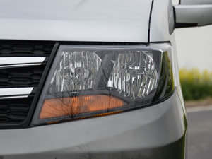 2015款1.6L 豪华型 大灯