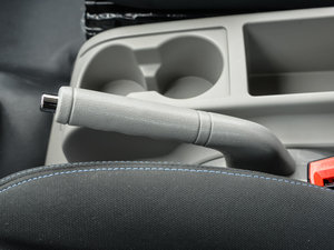 2015款1.6L 豪华型 驻车制动器