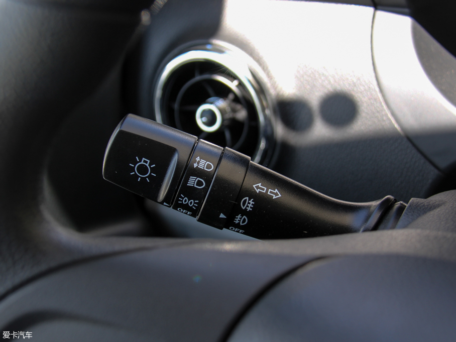 2016LM3 ˼Ұ 1.6L քӺA