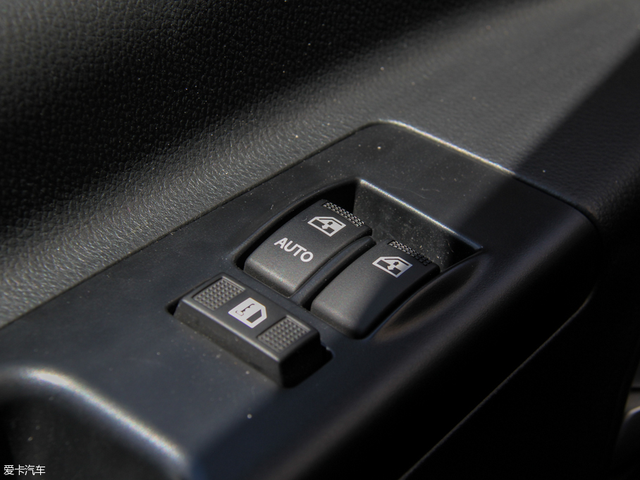 2016LM3 ˼Ұ 1.6L քӺA