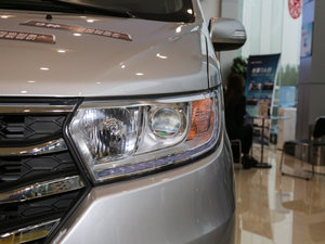 2016款宜家版 1.6L 手动豪华型 大灯