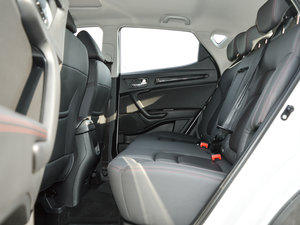 2017款1.6L CVT豪华智能型 后排空间