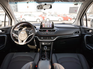 2017款1.6L CVT豪华智能型 内饰全景