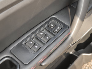 2017款1.6L CVT豪华智能型 主驾车窗控制区	