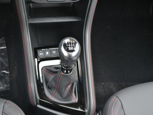 2018款智驱版 1.5L 手动豪华智能型 换挡杆