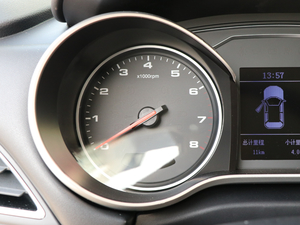 2018款定制版 1.5L 手动豪华智能型 中控区