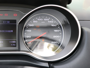2018款定制版 1.5L 手动豪华智能型 中控区