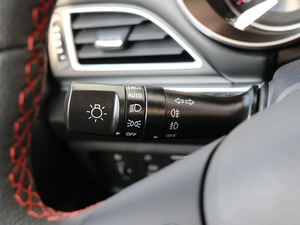 2018款定制版 1.5L 手动豪华智能型 中控区