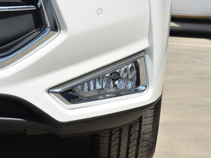 2017款智驱 1.6L CVT豪华智能型 前雾灯