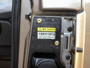 2017款2.0T 短轴中顶多功能商用车 汽油 细节外观