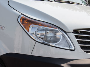 2017款2.7T 长轴短悬中顶 多用途乘用车 柴油 细节外观