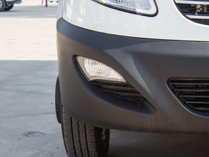 2017款2.7T 长轴短悬中顶 多用途乘用车 柴油 细节外观