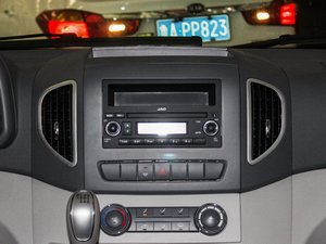 2017款2.7T 长轴短悬中顶 多用途乘用车 柴油 空调出风口
