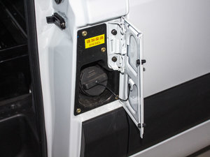 2017款2.7T 长轴高顶多功能商用车 柴油 油箱盖