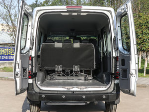 2017款1.9T 短轴中顶多用途乘用车 柴油 行李厢空间